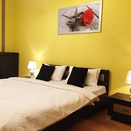 Old Town Apartment *