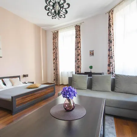 Old Town Apartment *
