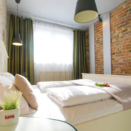 Old Town Apartment *