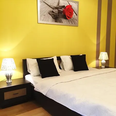Old Town Apartment *